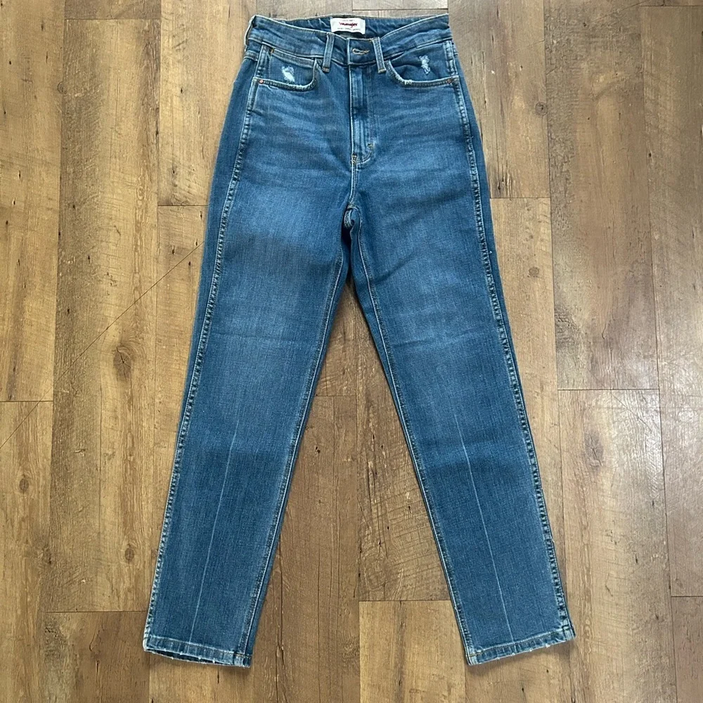 Wrangler High Rise Vintage Taper Jeans Size 2 Straight Leg Light Wash Denim - Picture 1 of 14